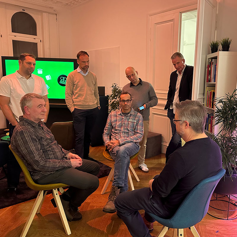 Mitglieder der WiTech Alliance in einer Dikussion
